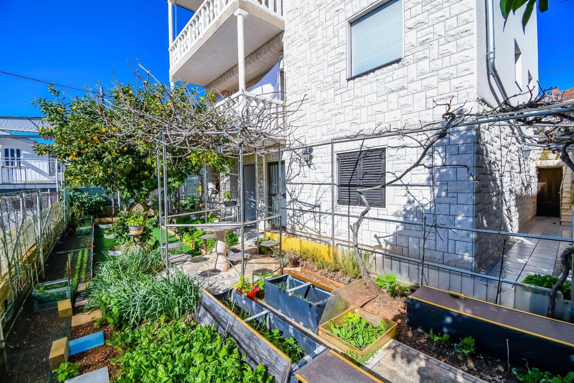 Apartments Anna Trogir Exterior photo